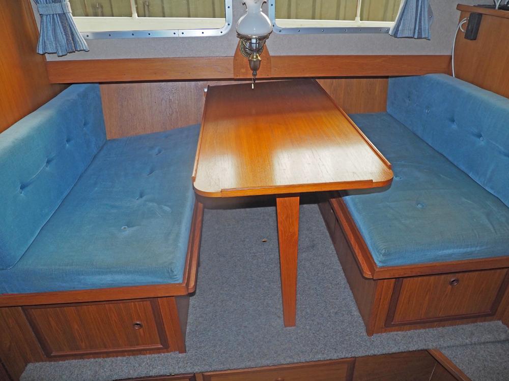 Cabin en avant, H&eacute;bergements